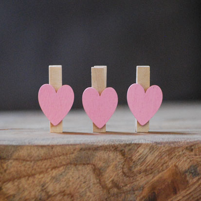 Mini knijpers met houten hart roze