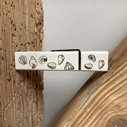 Grote wasknijper met schelpen | Knijpertjes